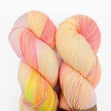 Load image into Gallery viewer, Hue of the Moment - Madelinetosh
